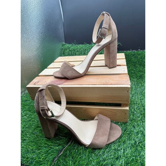 Nine West- Heels-Beige-Size 7W - Picture 1 of 10